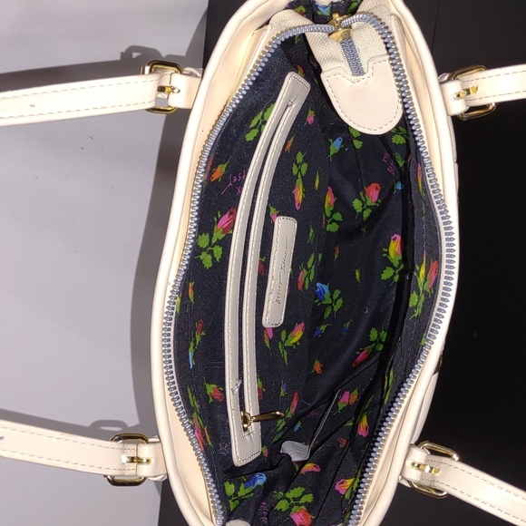 Betsey Johnson Faux Leather Cream Heart Detail Purse Handbag - Picture 8 of 10